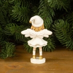 Бяло ангелче с подаръци