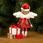 Червено ангелче с подаръци