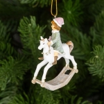 Момиче на конче