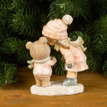 Момиче и мече