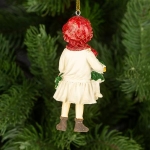 Момиче и кукла