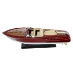 Модел на моторна яхта RIVA AQUARAMA