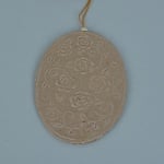 Декоративна висулка от папие маше, овал с орнаменти, 10 x 7 x 0,3 cm