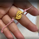 Baby Feet Гривна с буква или име за бебе (златиста)