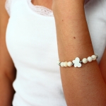 Гривна от естествени камъни - Milk, please!