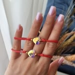 Гривна против уроки с червен конец и сърце Swarovski