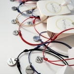 Гривна с буква и надпис "Обичам те ♥"