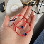 Гривна с червен конец и синьо око