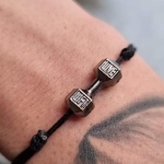 Гривна с червен конец Live-Lift