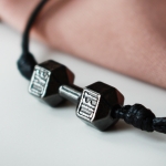 Гривна с червен конец Live-Lift