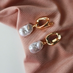 Висящи обеци с перла Milk and Silk