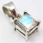 Медальон Лунен Камък със Сребро 925