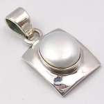 Медальон Перла със Сребро 925