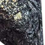 Апатит върху Турмалин и Адулар