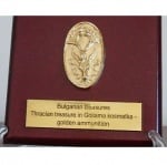 Сувенир с реплика на златна конска амуниция от Тракийското съкровище в Голяма Косматка