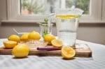 Защо всеки трябва да пие вода с лимон рано сутрин?